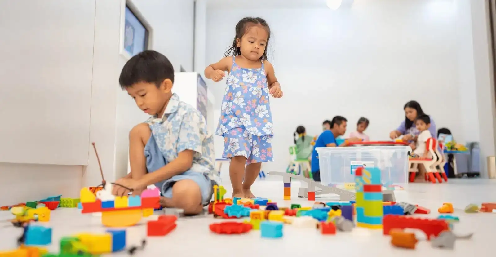 Tips Aman Ajak Si Kecil ke Lingkungan Baru